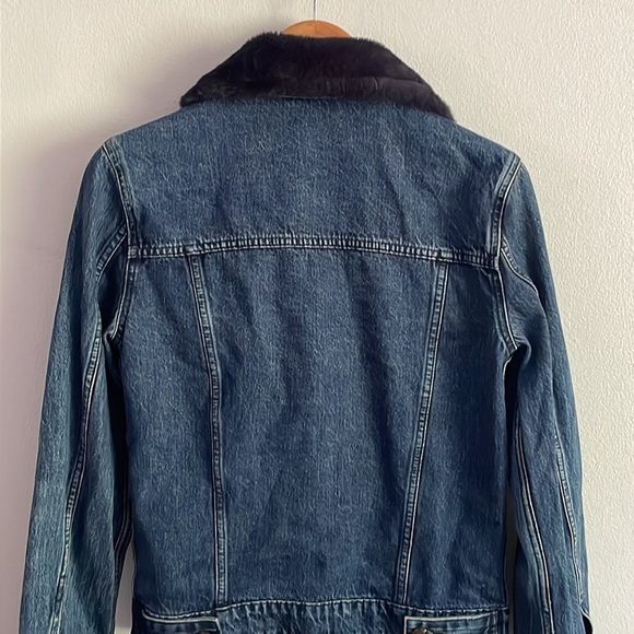 Good American Denim Jean Jacket with Faux Fur Trim Size 0 - Picture 2 of 14
